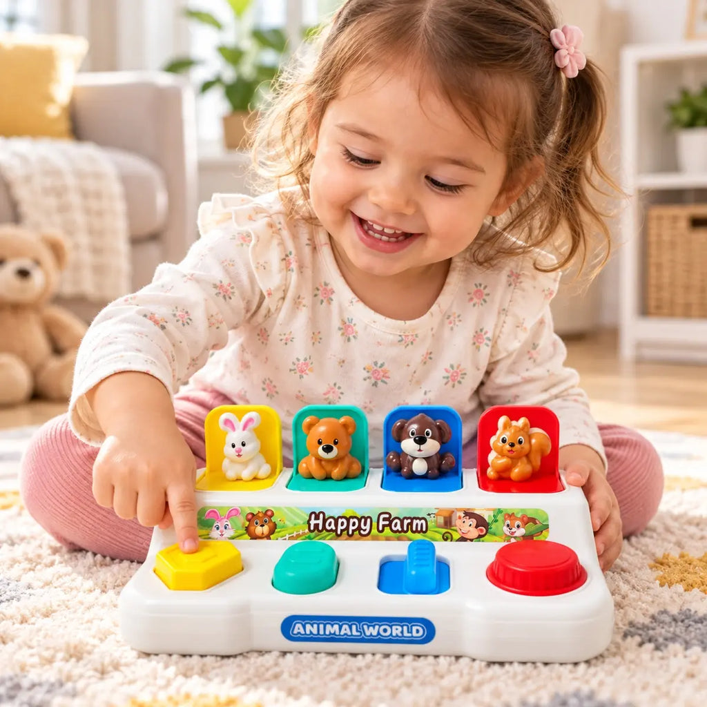 Niña jugando con juguete pop-up de animalitos Happy Farm