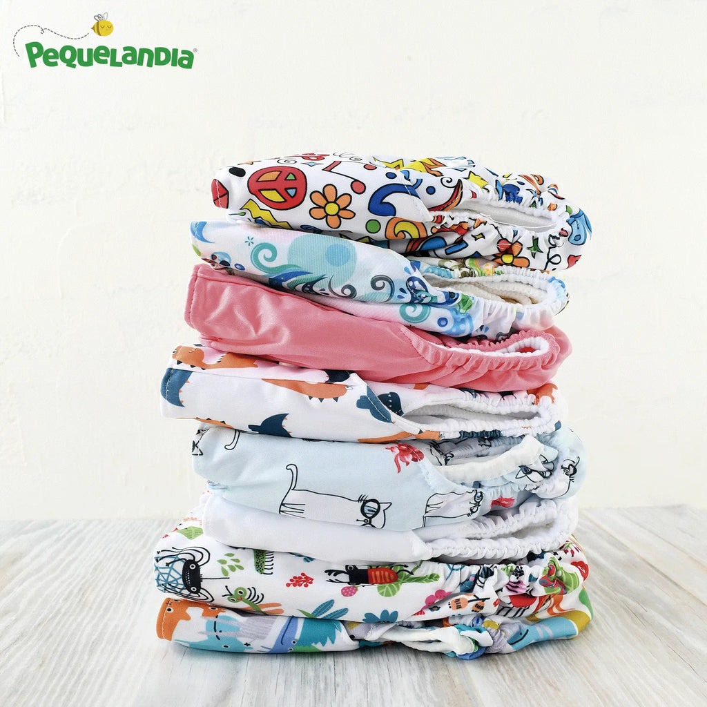 Torre de pañales ecológicos reutilizables con diseños coloridos, ideal para bebés y familias sustentables – Pequelandia